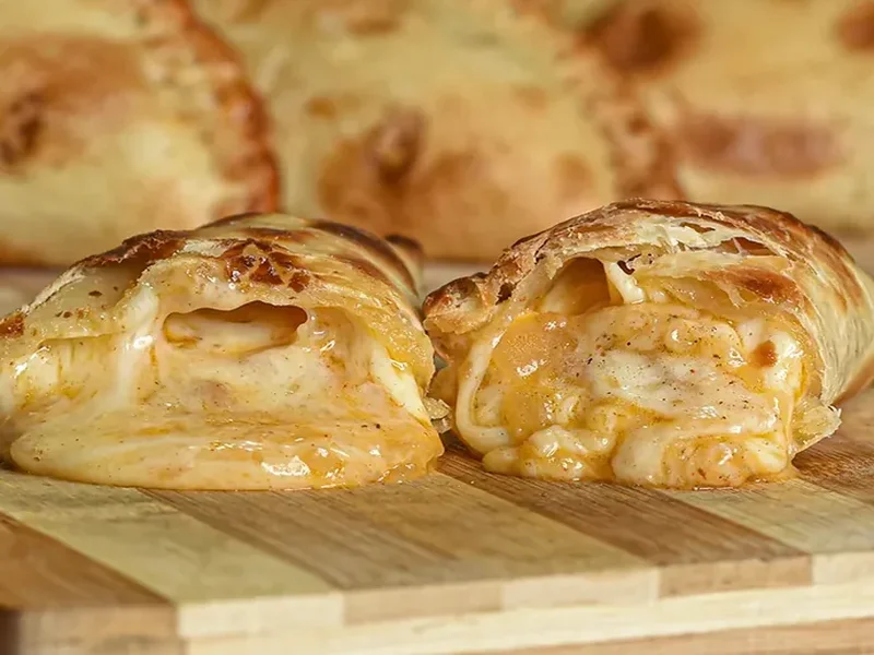 Empanada de Cebolla y Queso